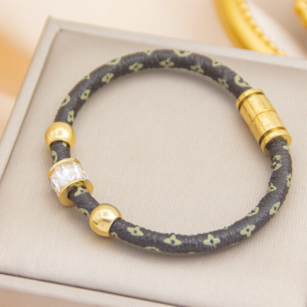 Pulsera Louis Vuitton Bañado en Oro 9